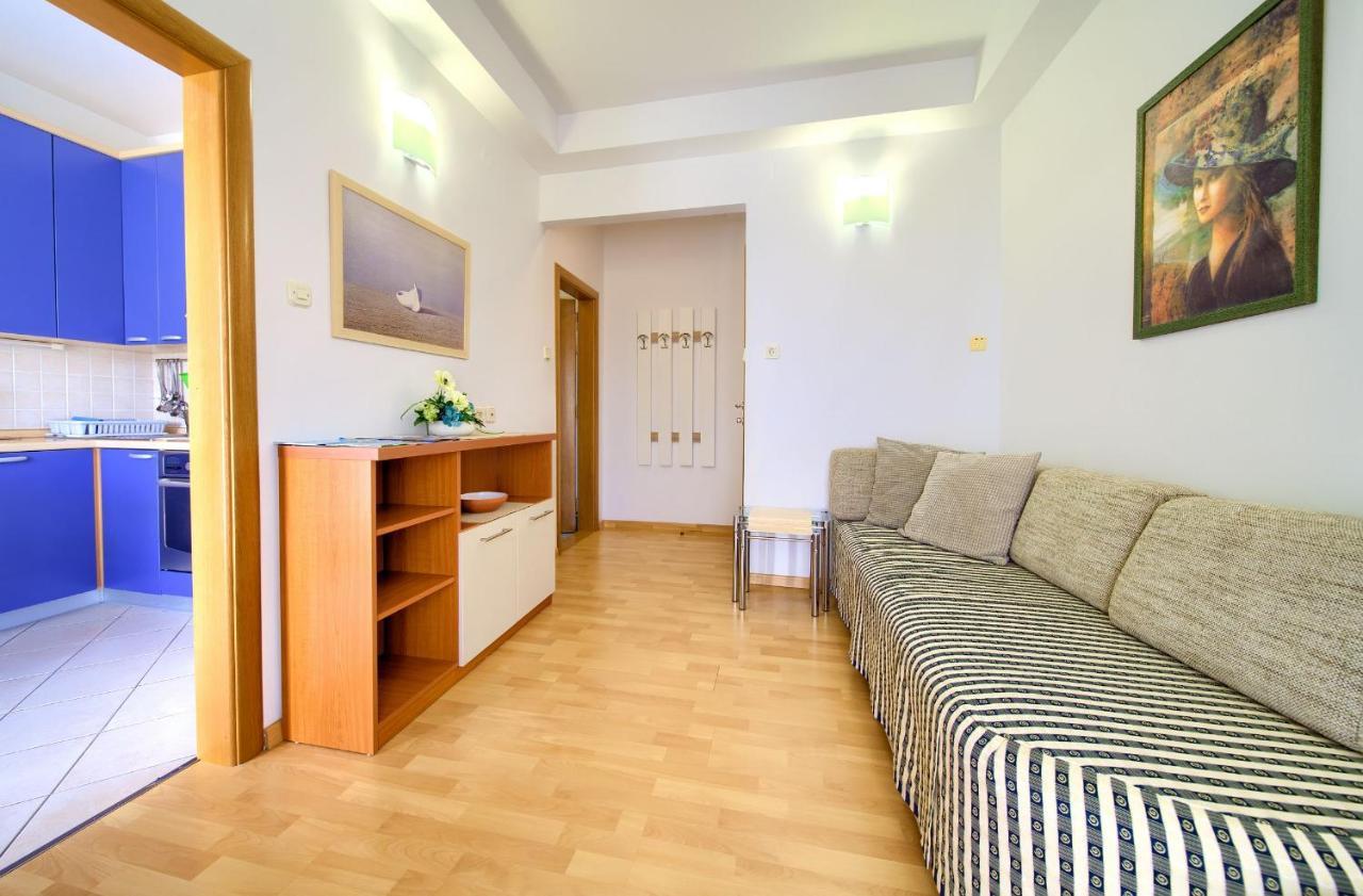 Apartments Jele Malinska Eksteriør billede